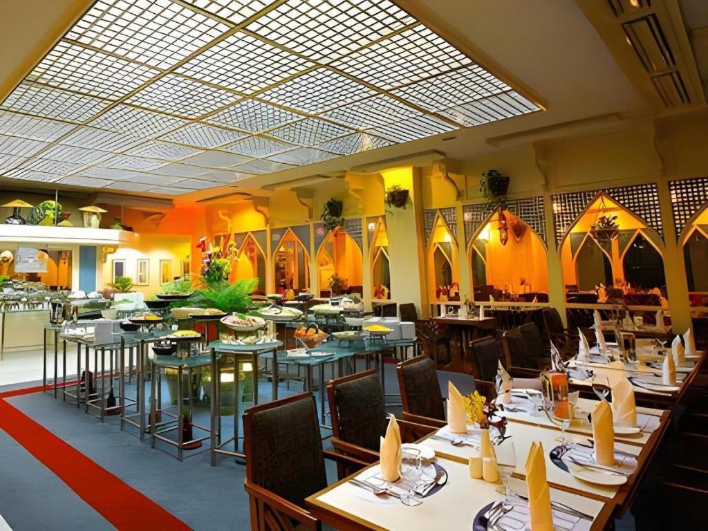 Hotel Ruposhi Bangla Dhaka Buitenkant foto