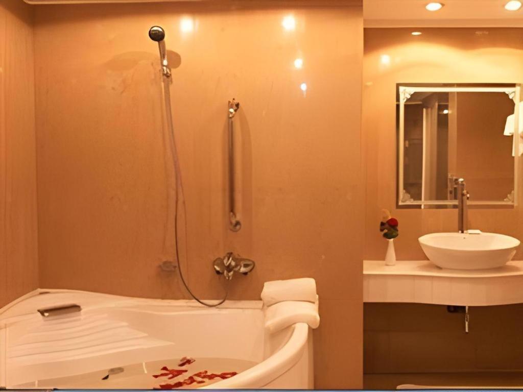 Hotel Ruposhi Bangla Dhaka Buitenkant foto