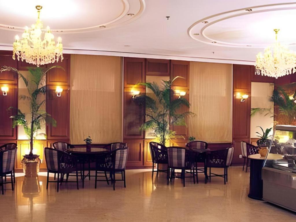 Hotel Ruposhi Bangla Dhaka Buitenkant foto