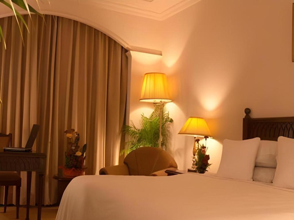 Hotel Ruposhi Bangla Dhaka Buitenkant foto